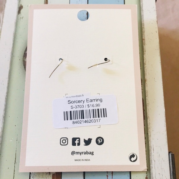 Sorcery Earrings - Picture 6 of 6